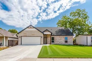808 Wilkinson Dr, Mesquite, TX 75149 - Photo 1
