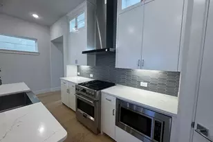8207 Nunley Ln, Dallas, TX 75231 - Photo 3
