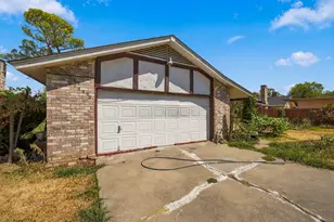 2721 Vancouver St, Irving, TX 75062 - Photo 25