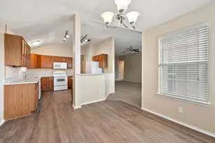 926 Tennis Villa Dr, Arlington, TX 76017 - Photo 7