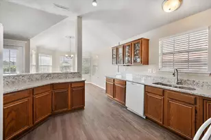 926 Tennis Villa Dr, Arlington, TX 76017 - Photo 5