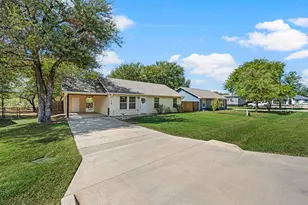 110 Shady Springs Dr, Runaway Bay, TX 76426 - Photo 25