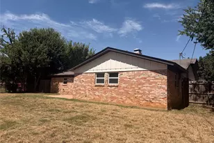 725 Willow St, Hurst, TX 76053 - Photo 3