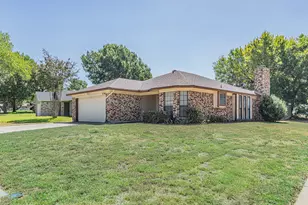 2134 Reverchon Dr, Arlington, TX 76017 - Photo 1