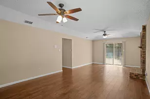 2134 Reverchon Dr, Arlington, TX 76017 - Photo 5