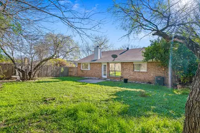 2334 Dartmouth Drive, Grand Prairie, TX 75052 - Photo 11