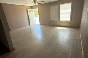 602 Peterson Dr, Jacksboro, TX 76458 - Photo 3