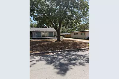 1101 W Chambers Street, Cleburne, TX 76033 - Photo 3