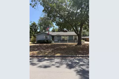 1101 W Chambers Street, Cleburne, TX 76033 - Photo 1