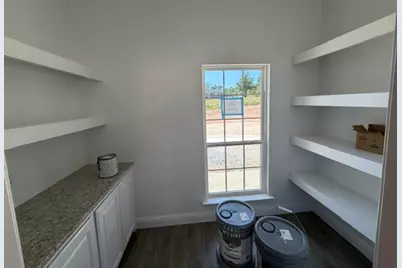 924 Eagles Way, Springtown, TX 76082 - Photo 9