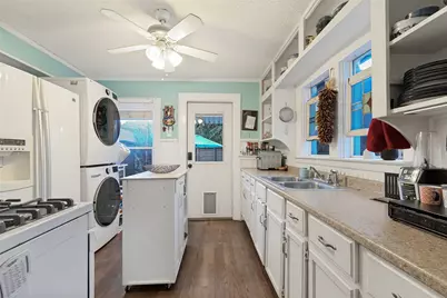 2732 Ivandell Avenue, Dallas, TX 75211 - Photo 13