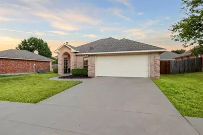 903 E Burnett Street, Ennis, TX 75119 - Photo 3