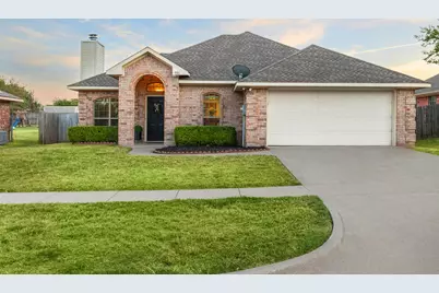 903 E Burnett Street, Ennis, TX 75119 - Photo 1