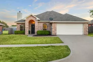 903 E Burnett St, Ennis, TX 75119 - Photo 1