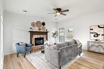 903 E Burnett Street, Ennis, TX 75119 - Photo 5