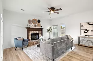 903 E Burnett St, Ennis, TX 75119 - Photo 5
