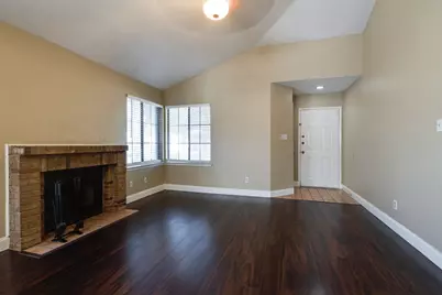 613 Hunters Glen Street, Lewisville, TX 75067 - Photo 5
