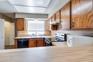 613 Hunters Glen St, Lewisville, TX 75067 - Photo 9