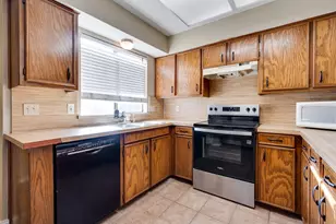 613 Hunters Glen St, Lewisville, TX 75067 - Photo 11