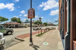 300 W College St, Grapevine, TX 76051 - Photo 37