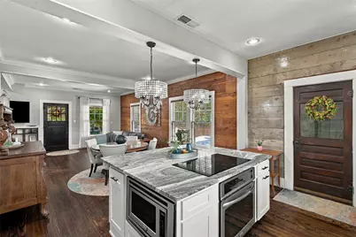 300 W College Street, Grapevine, TX 76051 - Photo 15