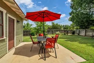 300 W College St, Grapevine, TX 76051 - Photo 33