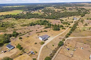 3933 Sarra Ln, Springtown, TX 76082 - Photo 35