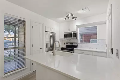 1424 Meadowood Village Drive, Fort Worth, TX 76120 - Photo 9