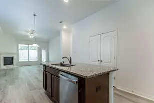 1404 Suttonview Dr, McKinney, TX 75071 - Photo 9