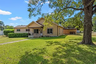1314 W 9th St, Clifton, TX 76634 - Photo 1
