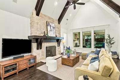 627 Lake Point Drive, Irving, TX 75039 - Photo 5