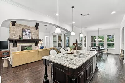 627 Lake Point Drive, Irving, TX 75039 - Photo 9