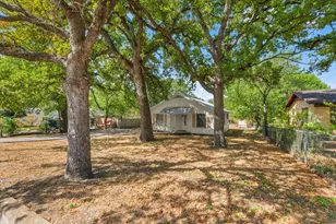 1309 N Elm St, Weatherford, TX 76086 - Photo 3