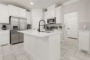 1315 Oak Knoll Dr, Haltom City, TX 76117 - Photo 11