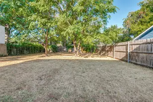 1315 Oak Knoll Dr, Haltom City, TX 76117 - Photo 25