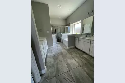 706 Buffalo Creek Drive, Cleburne, TX 76033 - Photo 11