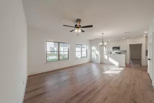 1228 Elva Warren St, Fort Worth, TX 76115 - Photo 3