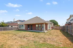 200 Lorient Dr, Mansfield, TX 76063 - Photo 17