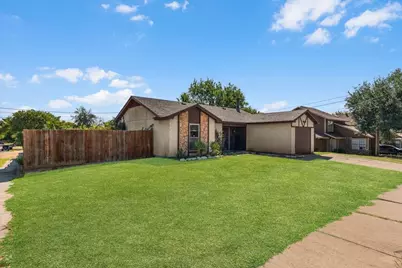 5511 Creek Valley Drive, Arlington, TX 76018 - Photo 3