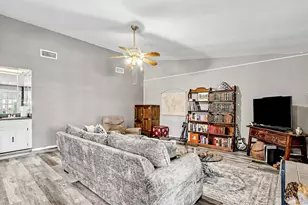 2119 Lavon Creek Ln, Arlington, TX 76006 - Photo 5