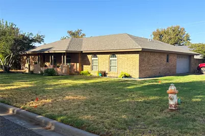 2802 Wood Street, Vernon, TX 76384 - Photo 1