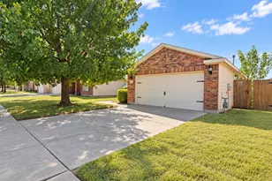613 Misty Mountain Dr, Fort Worth, TX 76140 - Photo 3