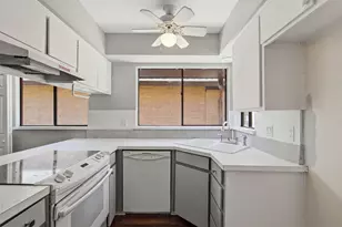 2202 Green Gate Dr, Arlington, TX 76012 - Photo 9