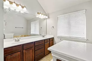 1136 Crest Meadow Dr, Fort Worth, TX 76052 - Photo 15