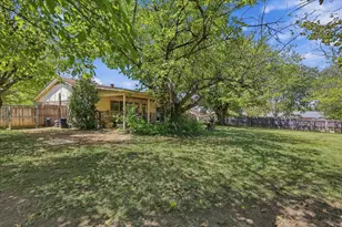 200 Quail Creek Dr, Crowley, TX 76036 - Photo 13