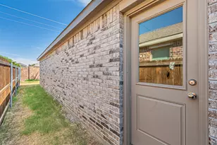 14037 Earlham St, Pilot Point, TX 76258 - Photo 23