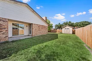 1905 Castille Dr, Carrollton, TX 75007 - Photo 33