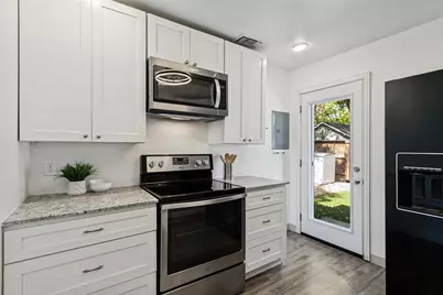403 E Franklin Street #A, Grapevine, TX 76051 - Photo 9