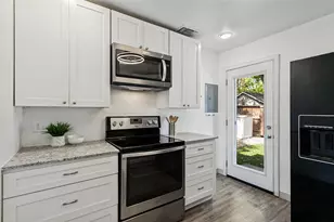 403 E Franklin St, Grapevine, TX 76051 - Photo 9