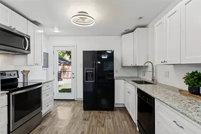403 E Franklin Street #A, Grapevine, TX 76051 - Photo 7